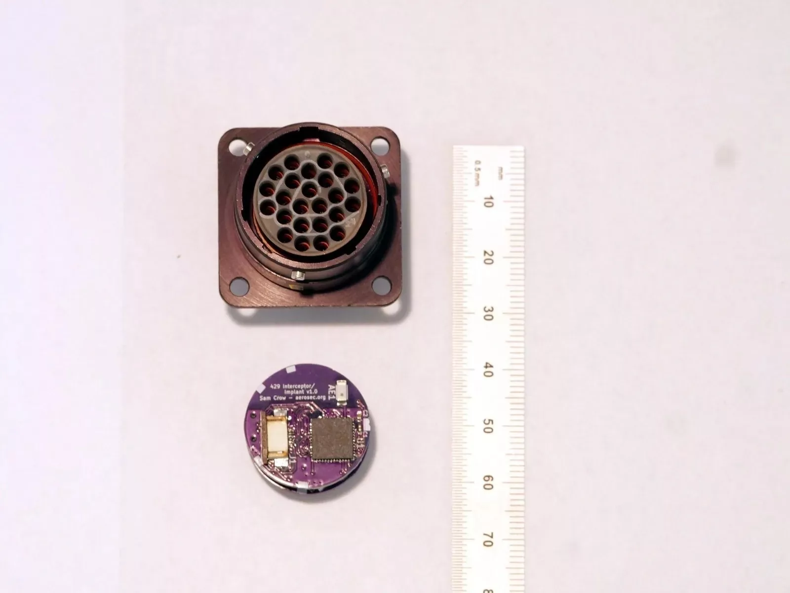 boeing-737-hacking-device-research-۱.jpeg