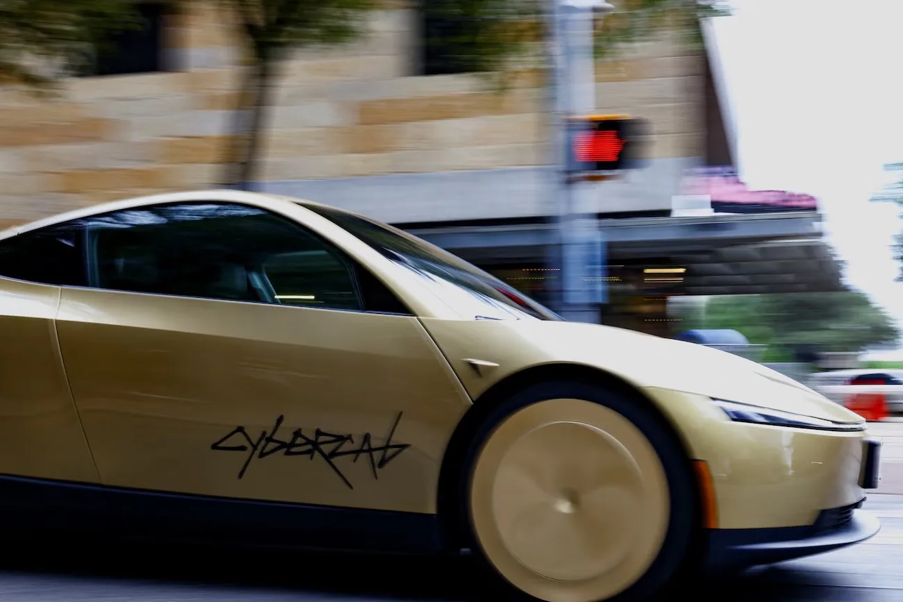 tesla-cybercab-rides-austin-۲.jpg