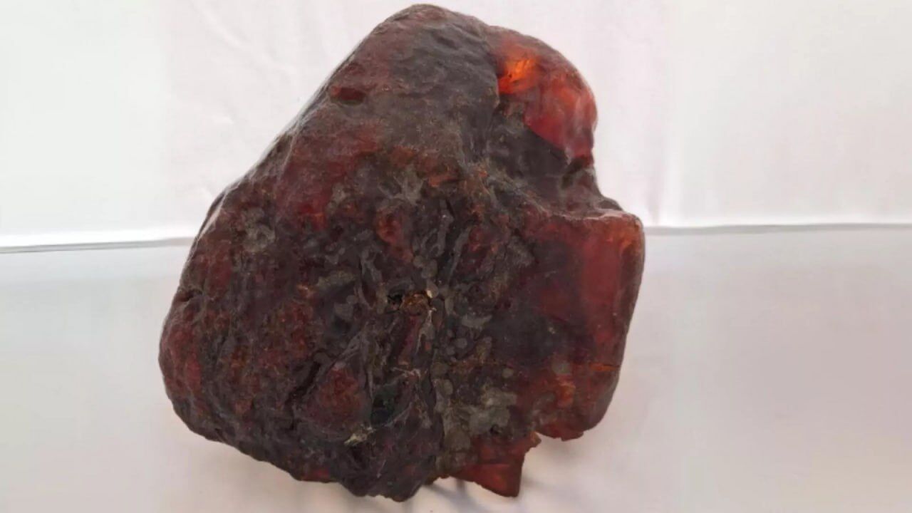 سنگی که ۳۰ سال به عنوان نگه‌دارنده در خانه استفاده می‌شد، گنج ۱ میلیون دلاری از آب درآمد
