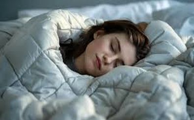 چرا باید با پتوی سنگین بخوابیم؟ پشت‌صحنه یک ترند جهانی
