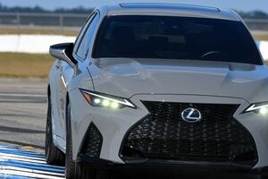 «IS500 آلتیمیت» با موتور قدرتمند V8؛ جدیدترین محصول لکسوس