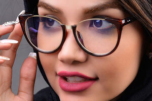 فرم عینک طبی زنانه برای صورت گرد