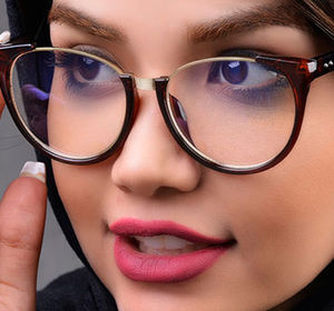 فرم عینک طبی زنانه برای صورت گرد