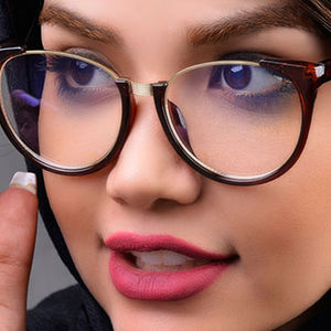 فرم عینک طبی زنانه برای صورت گرد