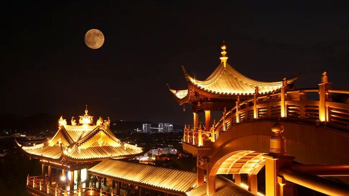 زیباترین تصاویر از اولین ابرماه سال ۲۰۲۵