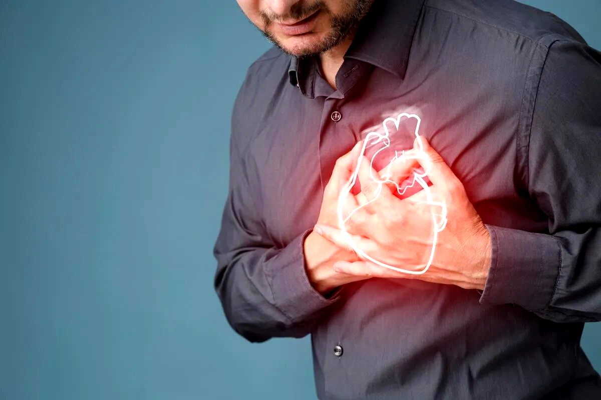 ۸ نشانه که باید به متخصص قلب مراجعه کنید