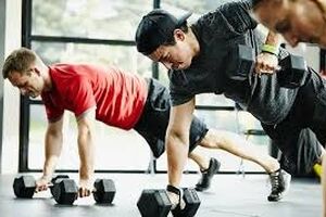 آیا واقعاً هرچه شدیدتر ورزش کنیم، بیشتر عرق می‌کنیم؟