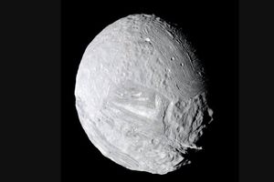 عکس روز ناسا از قمر سیاره زحل