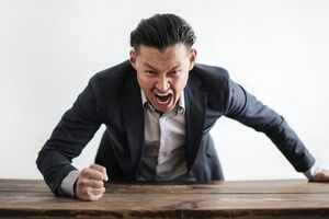 کمبود کدام ویتامین باعث عصبانیت می شود؟