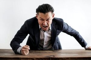کمبود کدام ویتامین باعث عصبانیت می شود؟