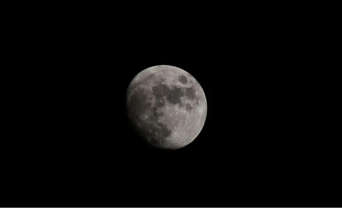 ناسا یک دهانه بزرگ و تازه شکل گرفته روی ماه کشف کرد 