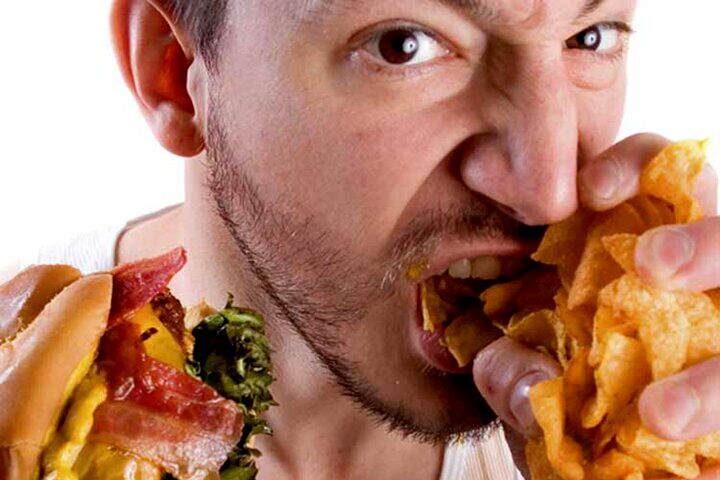 چرا استرس باعث پرخوری می‌شود؟/ غذا یا ابزار بقا؟/ فلسفه «پرخوری عصبی» چیست؟
