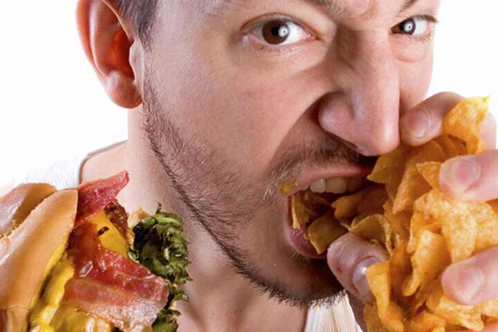 چرا استرس باعث پرخوری می‌شود؟/ غذا یا ابزار بقا؟/ فلسفه «پرخوری عصبی» چیست؟