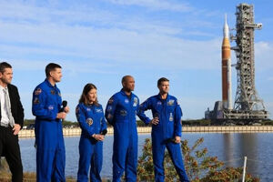ثبت رکورد دورترین فاصله انسان از زمین توسط خدمه مأموریت آرتمیس ۲