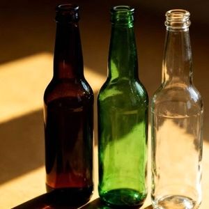 چرا بطری‌ ماءالشعیر سبز یا قهوه‌ای است؟ ‎پاسخ چیزی نیست که انتظارش را دارید 