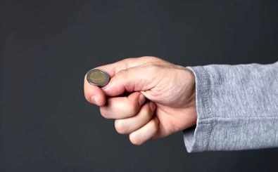 شیر یا خط بر پایه شانس است، پس چرا وقتی می‌بازیم دنبال مقصر می‌گردیم؟