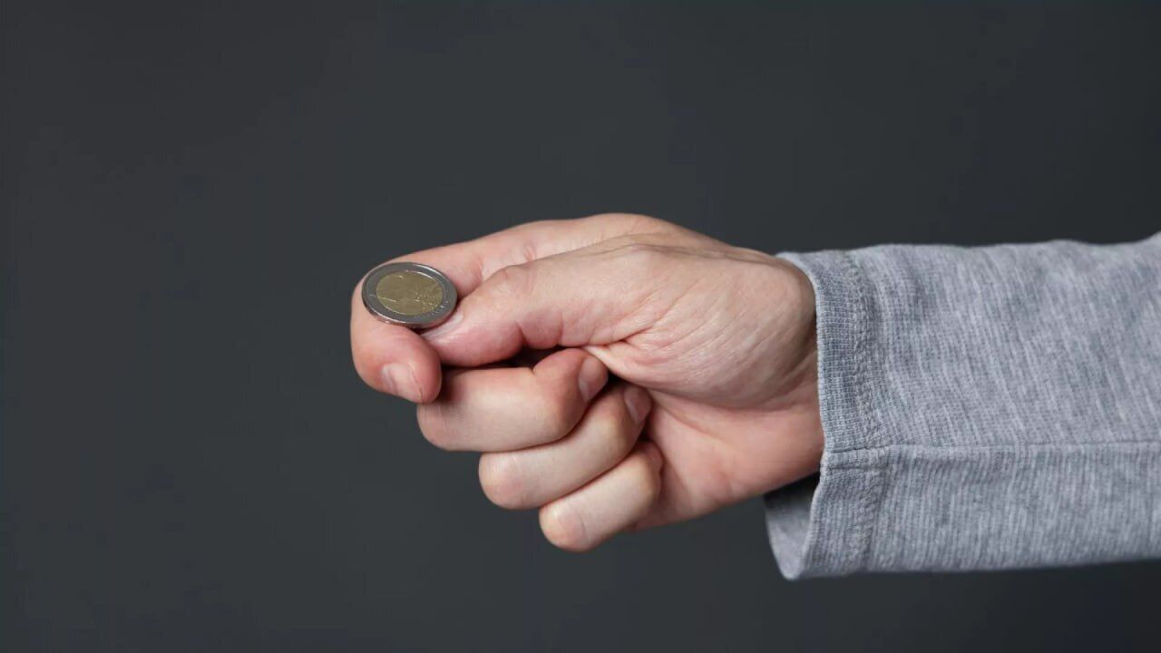 شیر یا خط بر پایه شانس است، پس چرا وقتی می‌بازیم دنبال مقصر می‌گردیم؟