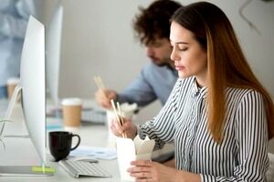اگر در محل کار این 3نشانه را دارید نشان دهنده اختلال تغذیه ایی است