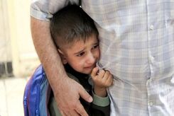 ۷ راه برای اینکه در زمان جنگ اضطراب را به بچه منتقل نکنید
