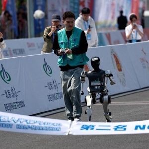 این روبات چینی می‌رقصد، راه می‌رود و فقط ۱۴۰۰ دلار است