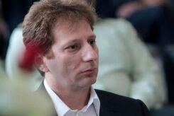 درگیری توییتری میان میثم ظهوریان و بابک زنجانی بر سر وضعیت بدهی نفتی و بانک آینده 