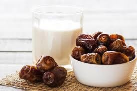 بهترین زمان مصرف شیر و خرما از نگاه متخصصان تغذیه 