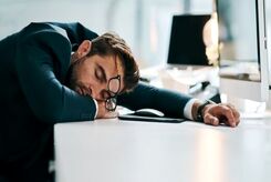 چرا بدون کار کردن هم خسته‌ایم؟/ بیماری پنهان عصر جدید