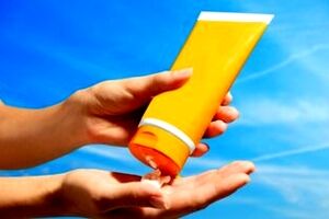 چطور استفاده بیش از حد از کرم‌های ضدآفتاب برای این زن دردسرساز شد