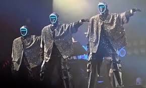 ربات‌های انسان‌نما ستاره کنسرت چین می‌شوند؛ رقص هماهنگ ۶ ربات روی صحنه/ ویدئو