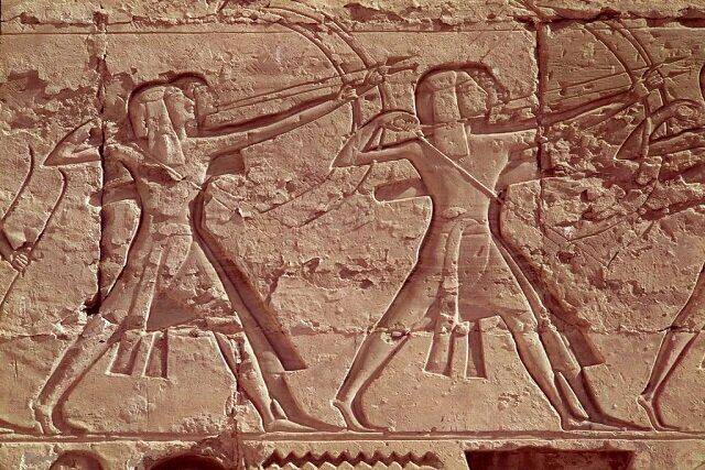 مهارت عجیب کمانداری در پرنسس‌های مصر باستان