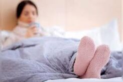 خوابیدن با لباس گرم چه تاثیراتی روی بدن ما دارد؟ 