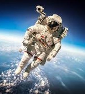 سفر انسان به ماه به فروردین موکول شد