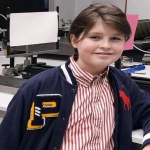 «اینشتین کوچک» در ۱۵ سالگی دکترای فیزیک کوانتوم گرفت