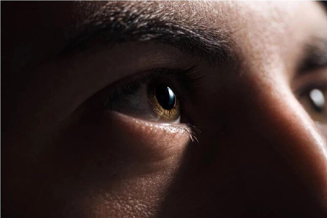 کشف ارتباط عجیب نحوه پلک زدن با شنوایی