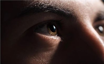 کشف ارتباط عجیب نحوه پلک زدن با شنوایی