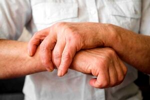علت سوزش بی دلیل پوست پا و دست ها چیست؟
